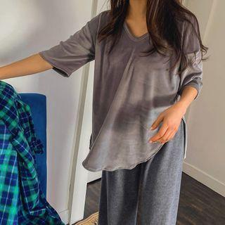 V-neck Velvet T-shirt