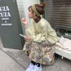 Lettering Loose-fit Sweatshirt / Floral Midi Skirt