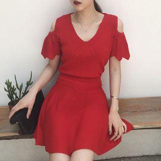 Set: Plain Cut Out Shoulder Short Sleeve T-shirt + A-line Skirt