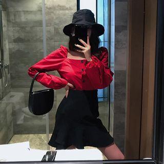 Square-neck Shirt / Asymmetric A-line Skirt