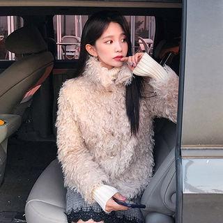 Collared Buttoned Curly Faux-fur Jacket