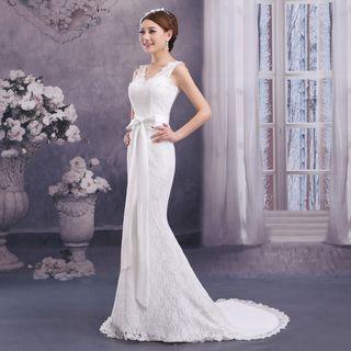 Sleeveless Lace Wedding Gown
