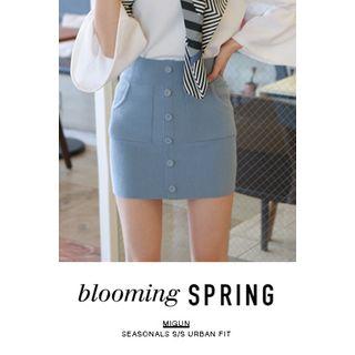 Button-detail Dual-pocket Skirt
