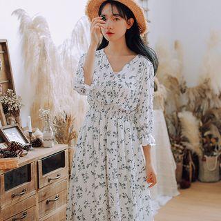 Floral 3/4 Sleeve V-neck Dress