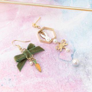 Non-matching Faux Pearl Bow Alloy Rabbit & Carrot Dangle Earring