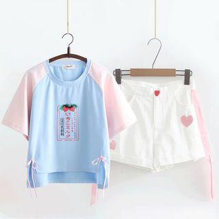 Short-sleeve Strawberry Print T-shirt / Heart Embroidered Shorts