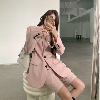Single-breasted Blazer / Shorts / Long-sleeve Lettering T-shirt