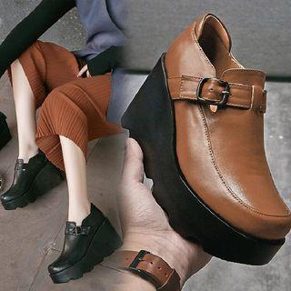 Buckled Wedges