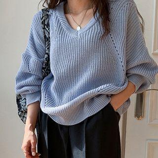 V-neck Perforated Ribbed Knit Top
