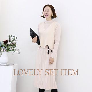Set: Mock-neck Ribbed Knit Dress + V-neck Faux-fur Vest