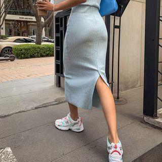 Slit-back Long Ribbed Skirt