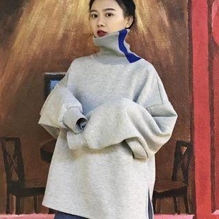 Two-tone High-neck Pullover