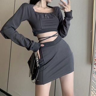 Square-neck Crop Sweatshirt / A-line Skirt
