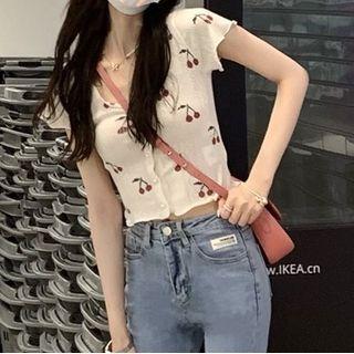 Short-sleeve Knit Top / Boot-cut Jeans