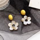 Acrylic Flower Dangle Earring 1 Pair - White & Yellow - One Size