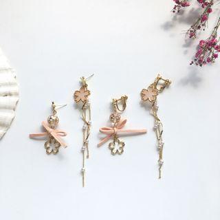 Non-matching Faux Pearl Alloy Sakura Fringed Earring