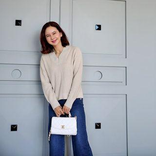 V-neck Pastel Sweater