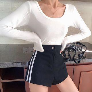 Striped Trim Hot Pants
