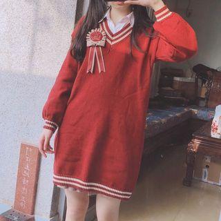 Set: Contrast-trim V-neck Midi Sweater Dress + Badge Wine Red - One Size