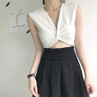 Plain Knot Front Cropped Tank Top