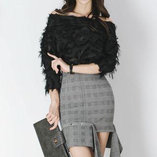 Set: Off-shoulder Loose-fit Top + Check Skirt