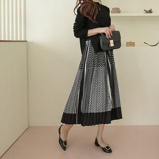 Set: Slit-side Knit Top + Sleeveless Pleated Dotted Dress