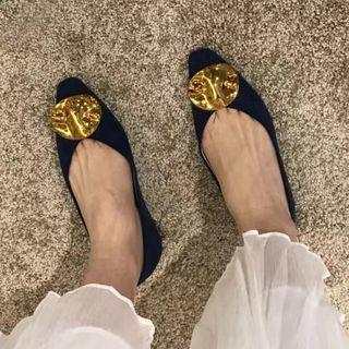 Velvet Pointed Disc-accent Low-heel Pumps
