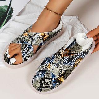 Printed Cross Strap Sandals