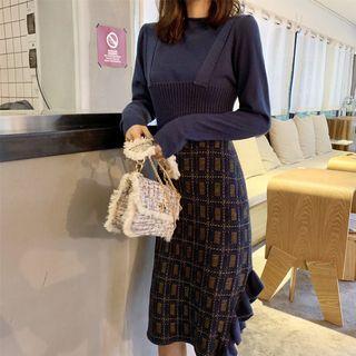 Plain Long-sleeve Top / Patterned Jumper Skirt