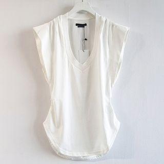 Sleeveless V-neck Plain T-shirt