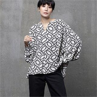 Collarless Chain Pattern Blouse