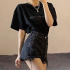 Short Sleeve Letter Print Checkered T-shirt / Distressed Washed Denim Shorts