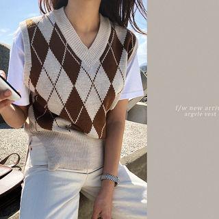 V-neck Argyle Knit Vest Beige - One Size