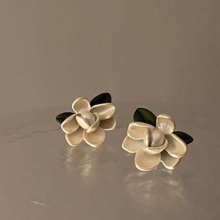 Flower Stud Earring Stud Earring - 1 Pair - 925 Silver Stud - White - One Size
