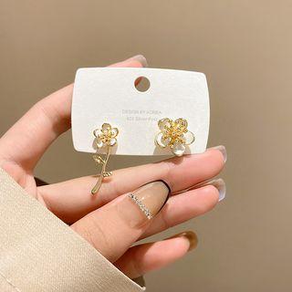 Flower Acrylic Asymmetrical Alloy Earring 1 Pair - Gold - One Size