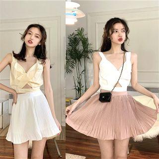 Twisted Front V-neck Cropped Top / Pleated A-line Skirt