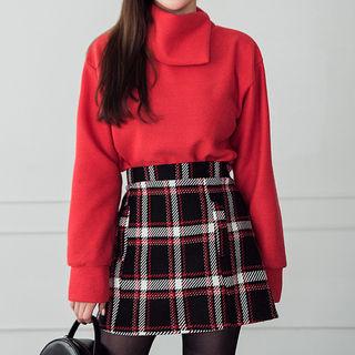 Slit Turtle-neck Top