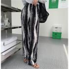 Oversize Long-sleeve T-shirt / Striped Wide-leg Pants