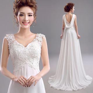 Sleeveless Lace A-line Wedding Gown