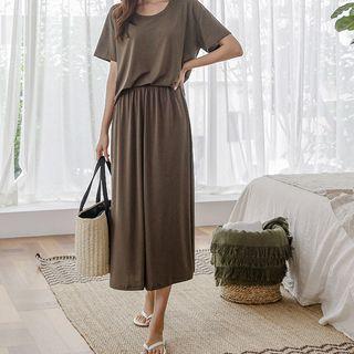 Set: Loose-fit T-shirt + Long Flare Skirt