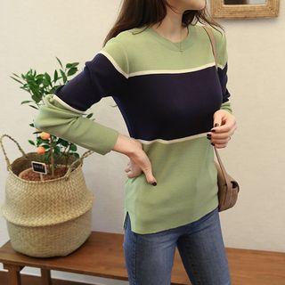 Contrast-panel Slit-side Knit Top
