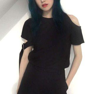 Plain Off-shoulder Top / Plain Shorts