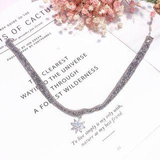 Rhinestone Snowflake Pendant Choker