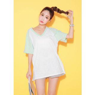 V-neck Contrast Raglan-sleeve T-shirt
