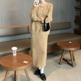 Set: Long-sleeve Plain Knit Sweater + Plain Knit Maxi Skirt
