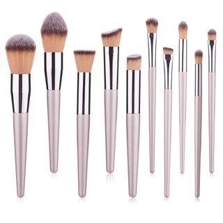 Set Of 1 / 10: Makeup Brush