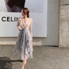 V-neck Plain Top / High-waist Floral A-line Skirt