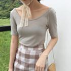Plain Slim-fit Short-sleeve Top
