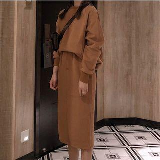 Set: Plain Sweatshirt + Split Hem Midi H-line Skirt