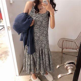 Leopard Printed Sleeveless Dress / Plain Sweater